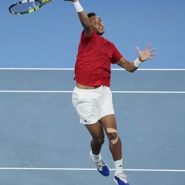 Shelton dominates as seeded players fall at Auckland Classic